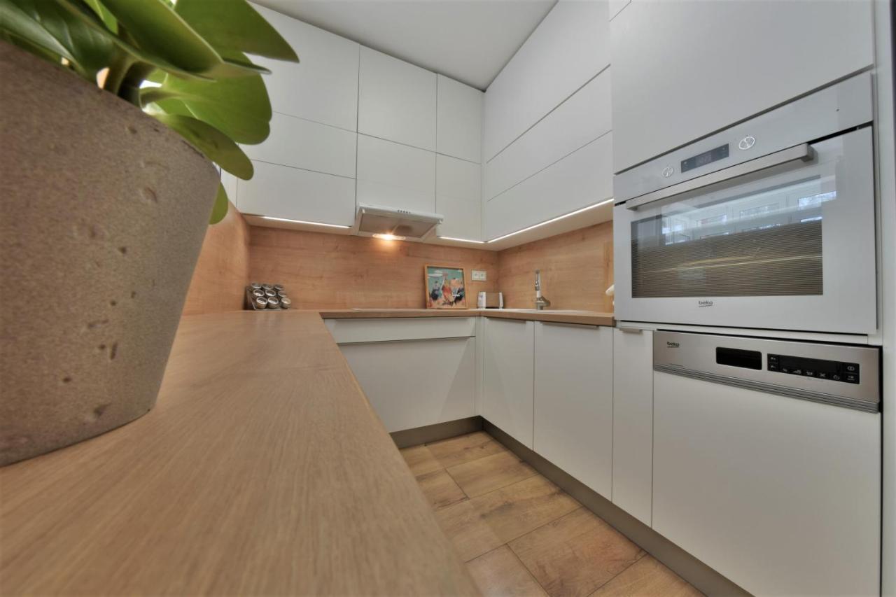 Big 75M2 Next To Opera Building In Direct Centrum, Air-Conditioned, Balcony, 24H Self Checking Banská Bystrica Exterior foto